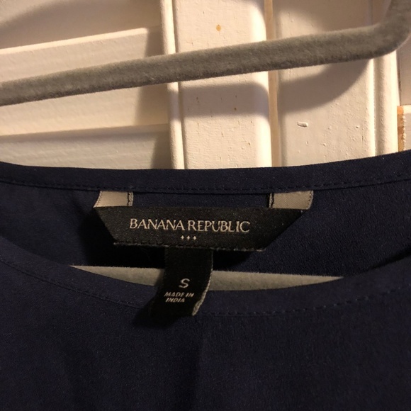 Small Mixed Media Banana Republic Shirt - Picture 3 of 3